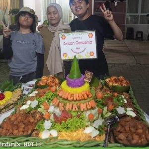 Pesan Nasi Tumpeng di Kayu Manis