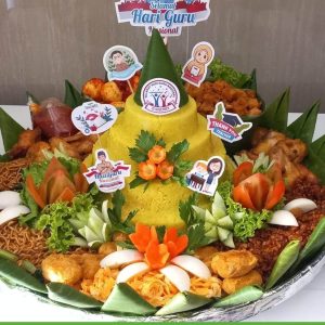 Pesan Nasi Tumpeng di Jatinegara