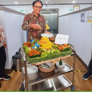 Pesan Nasi Tumpeng di Lubang Buaya