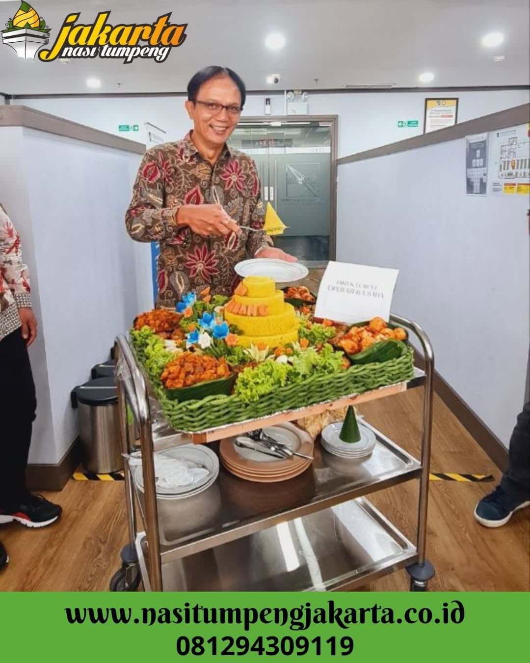 Pesan Nasi Tumpeng di Lubang Buaya