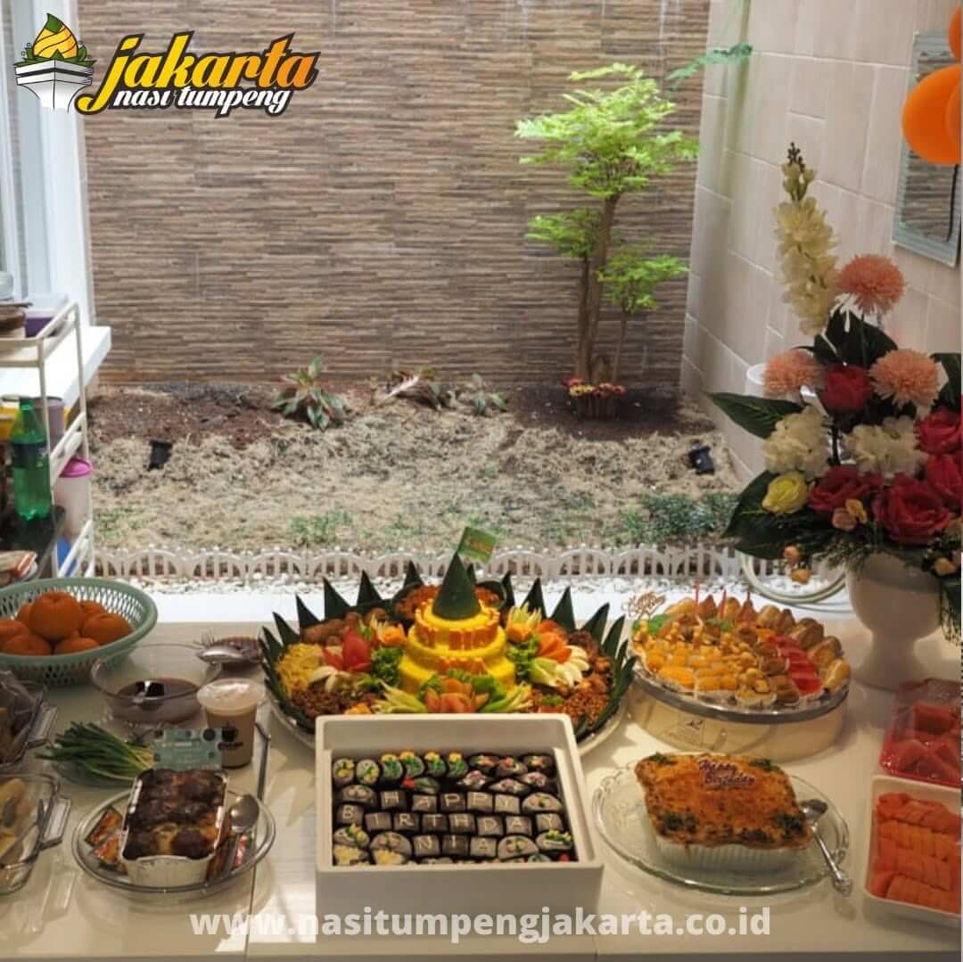 Apakah Nasi Tumpeng Makanan Tradisional