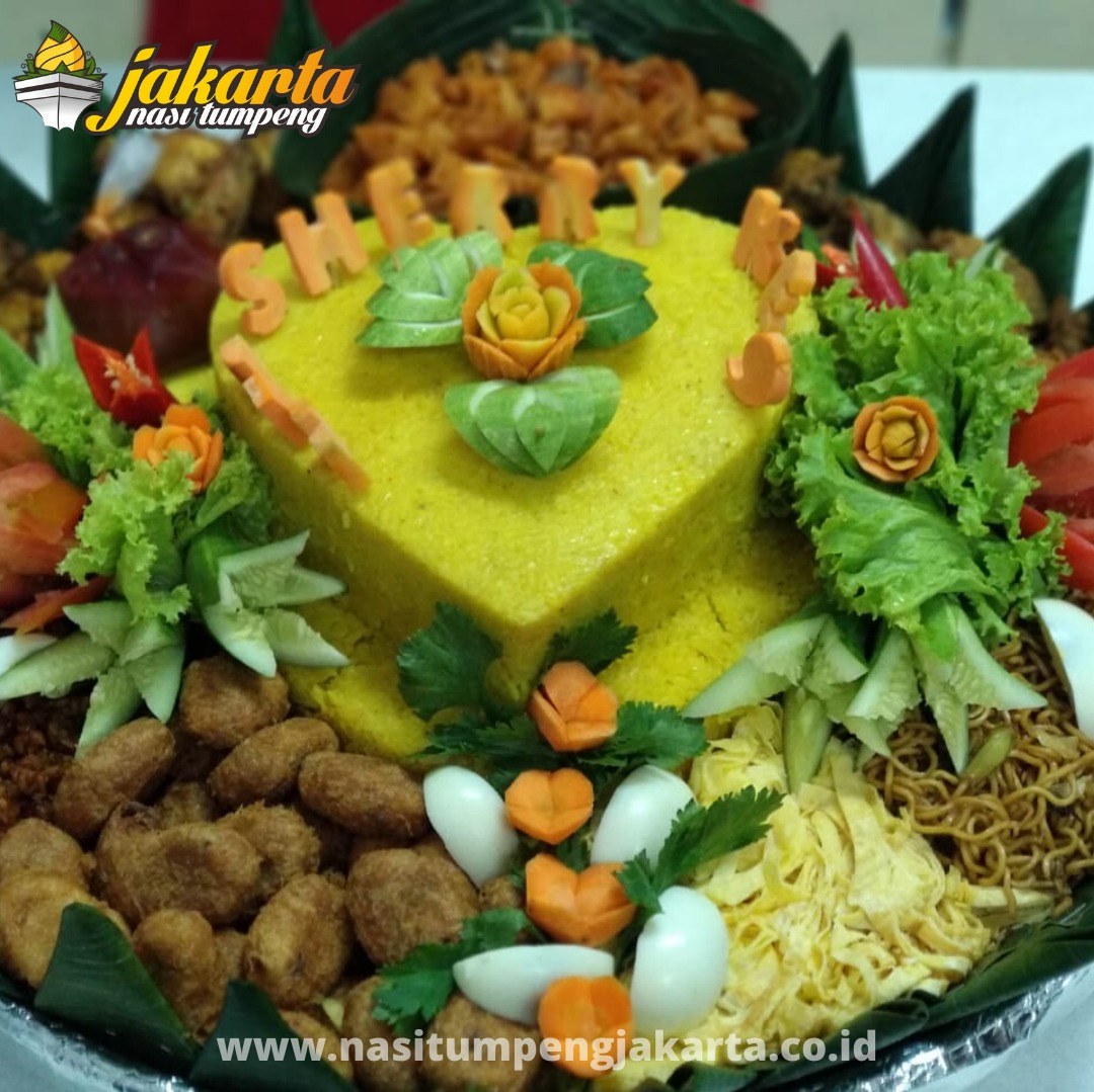 Bagaimana Cara Menghias Nasi Tumpeng
