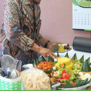 Apa Makna Dari Nasi Kuning Dalam Tumpengan