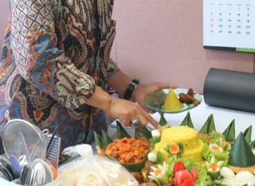 Apa Makna Dari Nasi Kuning Dalam Tumpengan
